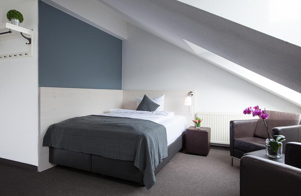 Alpengluehen Smart Hotel Olching Room photo