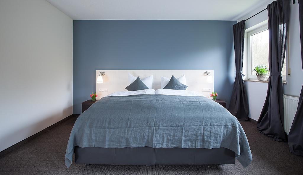 Alpengluehen Smart Hotel Olching Room photo